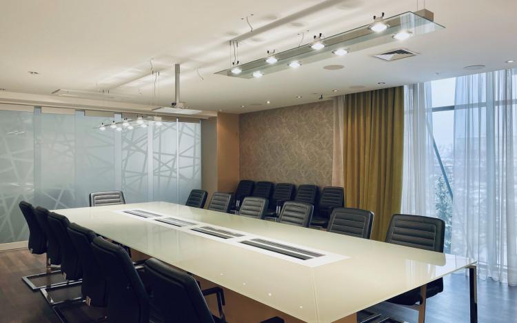Вид переговорной комнаты