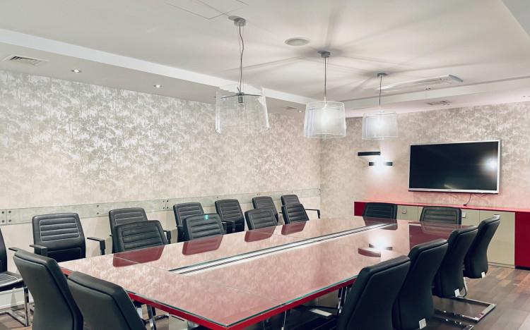 Вид переговорной комнаты
