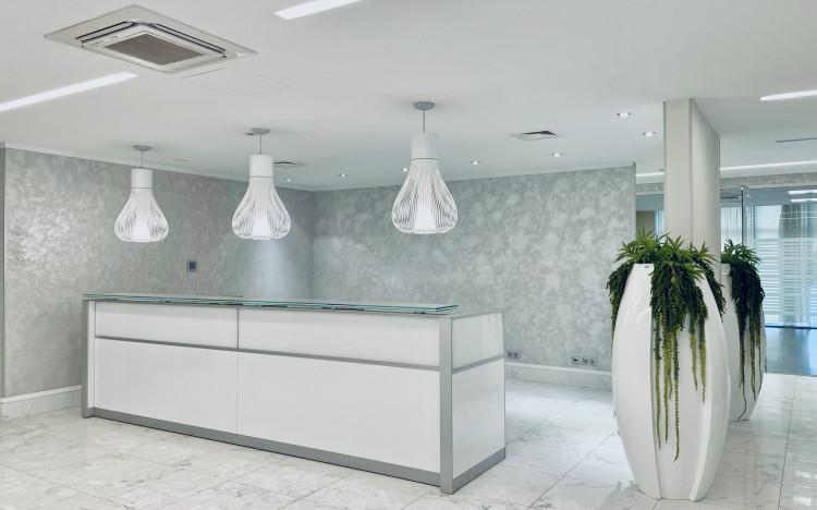 Вид ресепшн на этаже